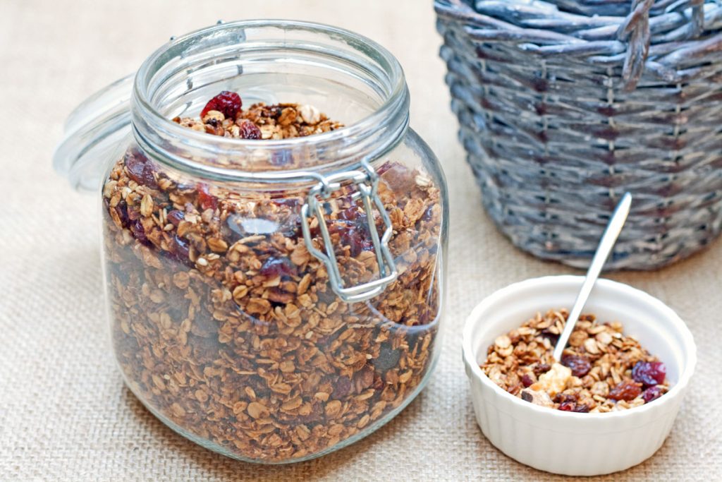 paskutinės minutės valgomos kalėdinės dovanos – naminė granola 