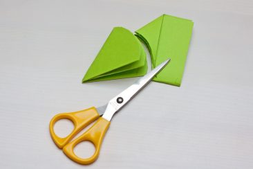 5. Apkerpame gėlės žiedlapio forma