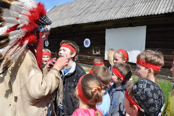 vaikų gimtadienis indėnų kaime