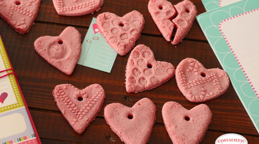 kūrybiniai darbeliai valentinui širdelės iš druskos tešlos