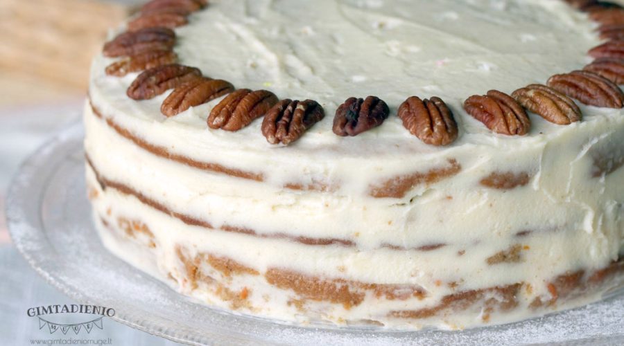 ypatingai skanus morkų tortas su pekano riešutais